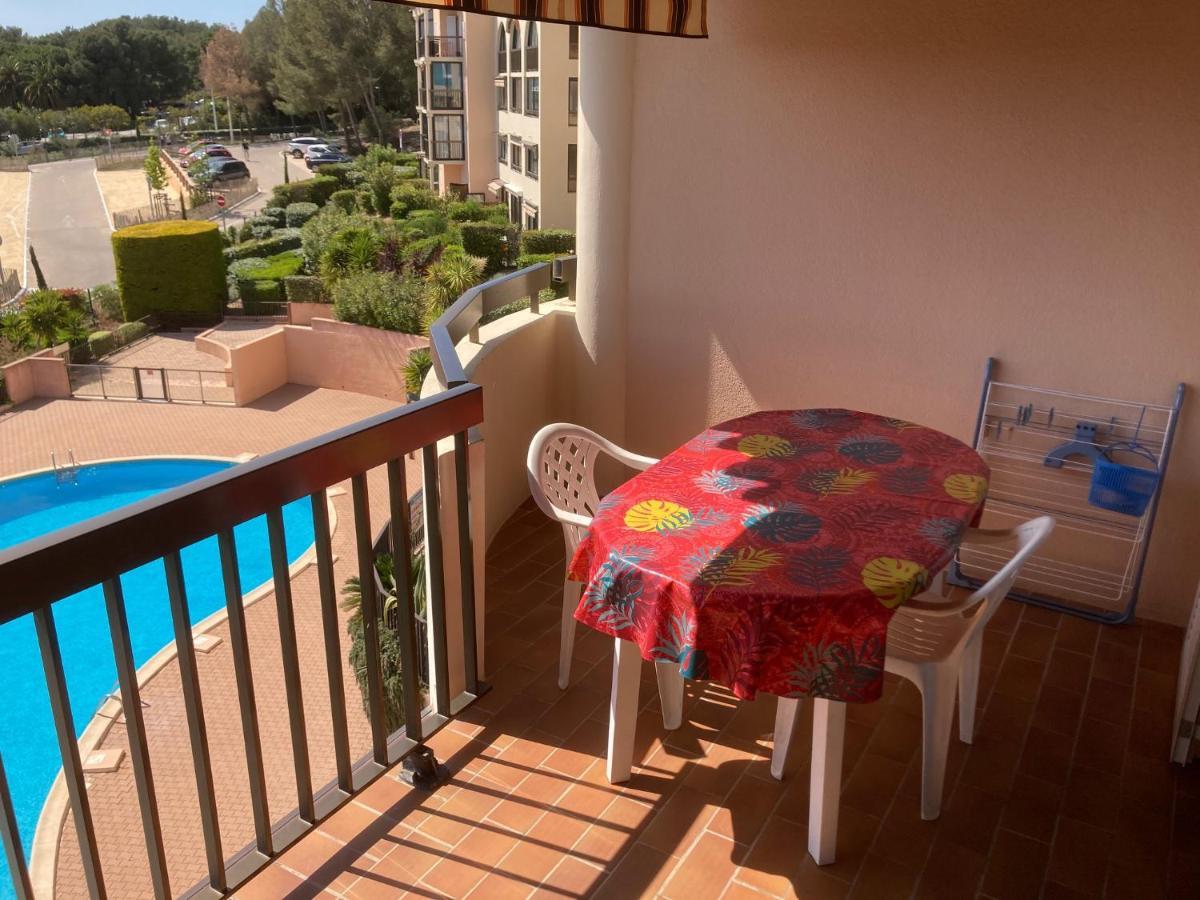 Appartement 2 Chambres Avec Piscine Face A La Mer A La Coudouliere 锡富尔勒普拉日 外观 照片