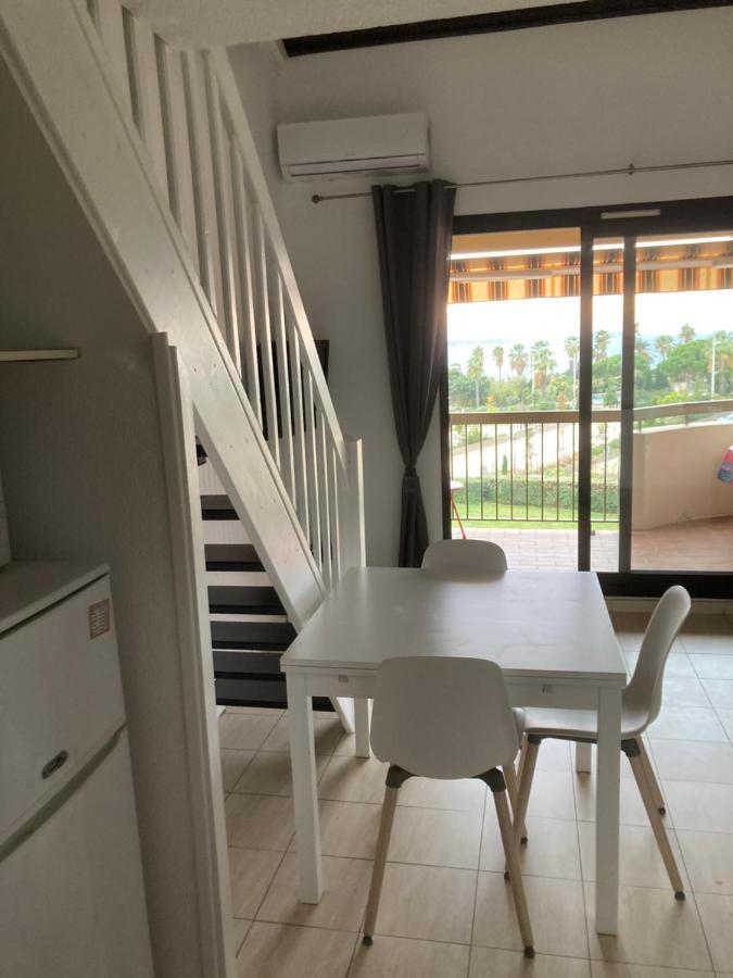 Appartement 2 Chambres Avec Piscine Face A La Mer A La Coudouliere 锡富尔勒普拉日 外观 照片